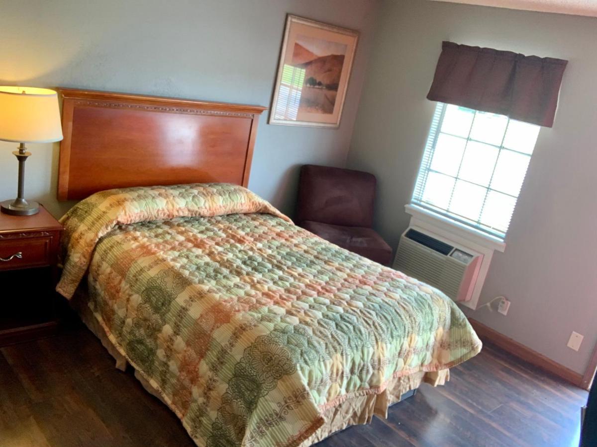 Hiway Inn Express Elk City Buitenkant foto