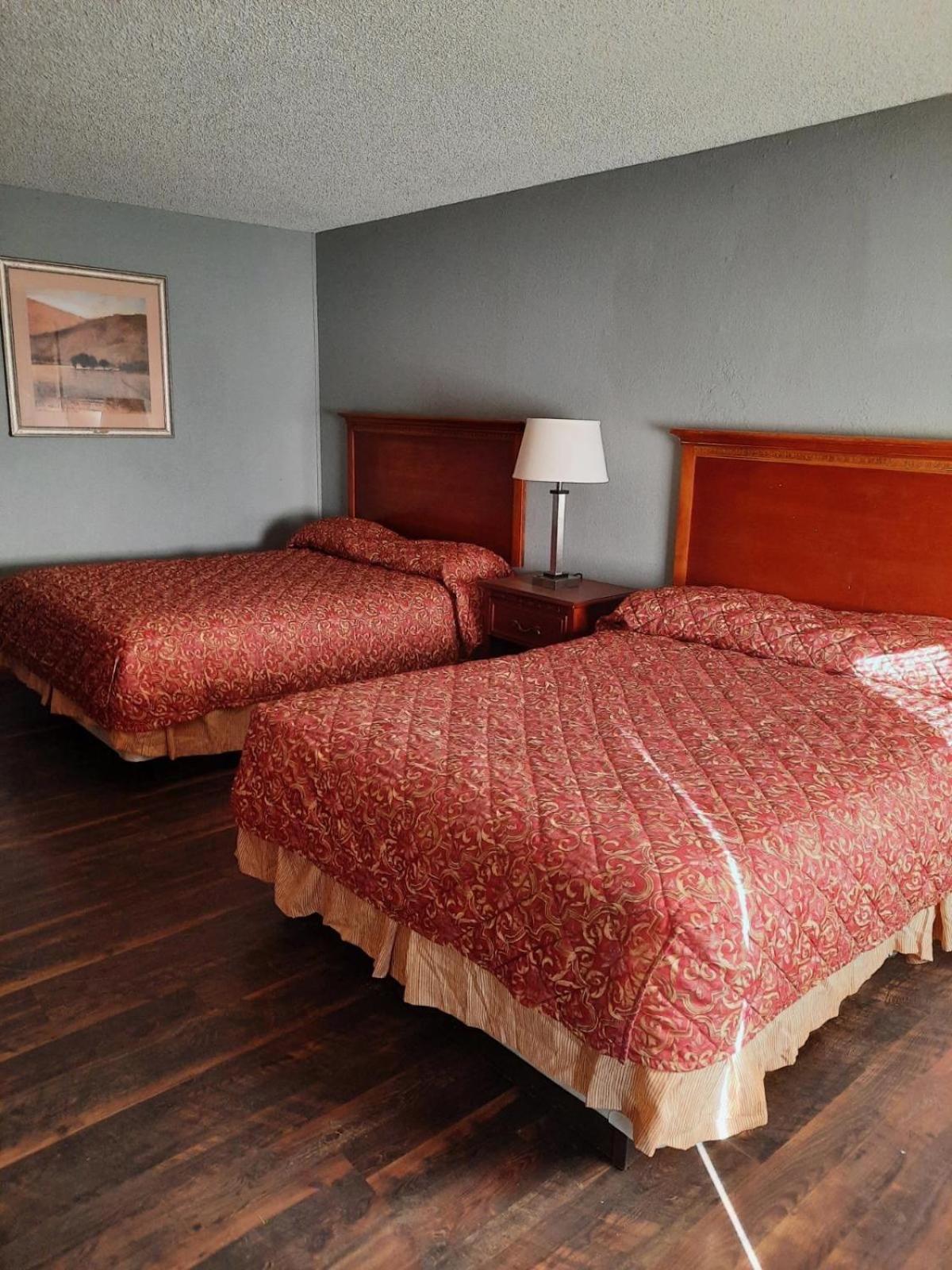Hiway Inn Express Elk City Buitenkant foto